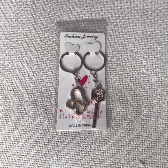 Adorable couples keychain set 🥰 - Picture 3 of 4